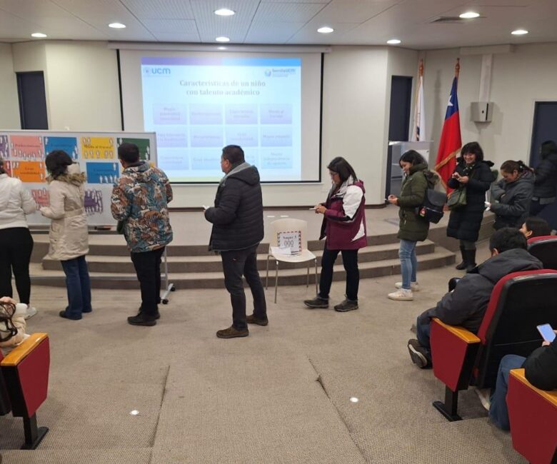 Familias se suman a nueva jornada formativa del Programa Semilla UCM
