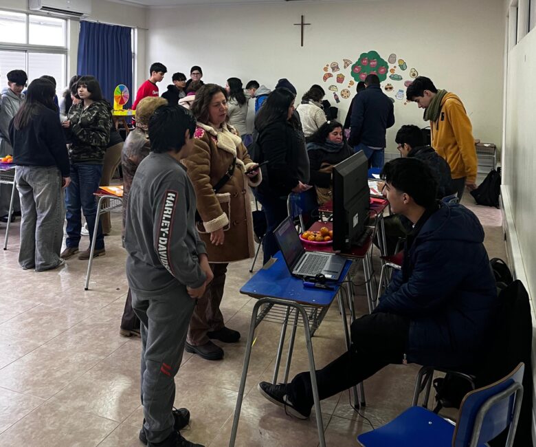 Creatividad y talento florecen en Feria de Aprendizajes Semilla UCM